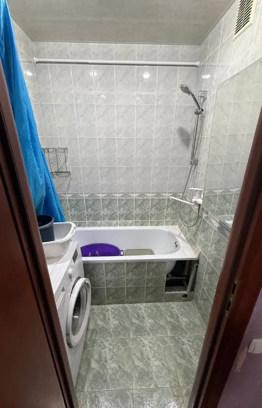 Сдаю долгосрочно!!!
Трехкомнатную квартиру
🌇Ленинский район г. Донецка
Район оцкб, ул. Рослого📌
✅Просторная, светлая квартира
✅В квартире необходимая мебель, быттехника
✅2 Лоджии
✅5 Этаж 9ти этажного дома
💦Вода по графику
👍Отличная инфраструктура
На длительный срок - фотография - 9
