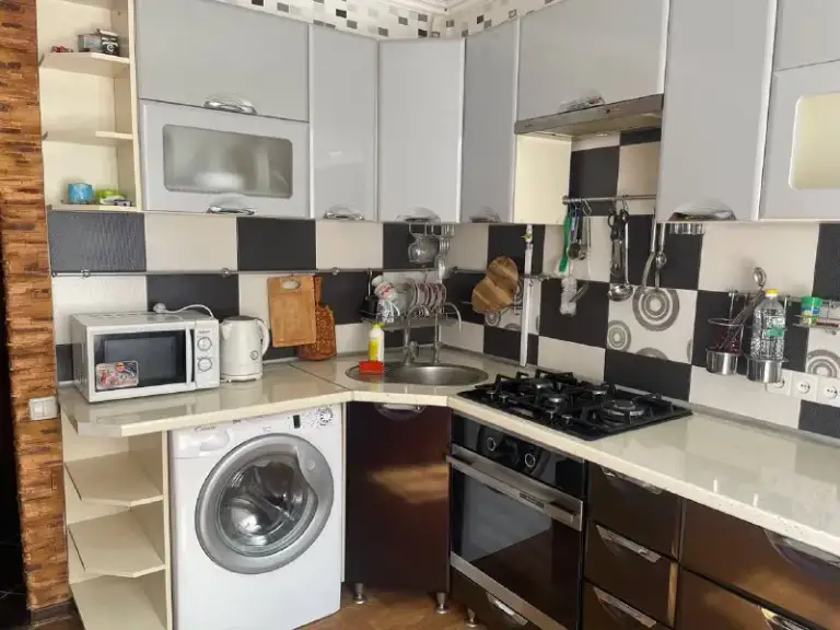 ‼️‼️Продам

Продам квартиру

📍В киевском р-не ул. Лестопракатчиков 17

✅Квартира с ремонтом
✅Всегда есть вода в кране!
✅Дом находится не далеко от речки!
📍Рядом магазины, школа, сад, автобусная остановка, всё в шаговой доступности!

✅Квартира полностью в жилом состоянии, с частичной мебелью и быттехникой (кухня в отличном состоянии, холодильник новый, варочная панель +духовка встроеная) шкаф купе и т. Д!
✅Заходи и живи!
✅Есть лоджия, что очень удобно

✅На 1-ом этаже, при желании можно совместить и сделать большую комнату!
✅Тёплый пол по всей квартире!!!

Цена 3 млн
Документы готовы к продаже!

Обращаться по телефону
+79497062676-Анатолий - фотография - 8