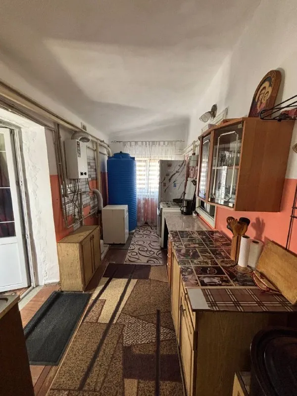 Продам жилой дом площадью 70 кв. М с 4-мя комнатами на участке 6 соток.

🌇Донецк, красный пахарь ближе к ленинскому проспекту, частный сектор. 📌

🏡Дом со всеми необходимыми коммуникациями для комфортного проживания.

✅В доме есть: газ; электроэнергия; центральное водоснабжение; канализация (выгребная яма + дренажный насос); газовое отопление (газовый котел); газовая колонка для горячей воды;
Кондиционер.

👍Особое преимущество в нынешних условиях — система запаса воды. Установлена накопительная емкость объемом 750 литров с насосом, благодаря чему в доме всегда есть запас воды, а газовая колонка обеспечивает горячее водоснабжение.

🎁Вся мебель остается новым владельцам, что позволяет заселиться сразу по. .. Чным вариантом как для постоянного проживания, так и для тех, кто ищет собственный дом с участком по разумной цене.

💰Цена 9 000 000 руб.

Звоните, отвечу на все вопросы и договоримся о просмотре. Торг уместен.
📲☎️+79114686006 Ватсапп и телеграмм ольга

Подписаться  |  📩дать объявление
📲Наш max - фотография - 2