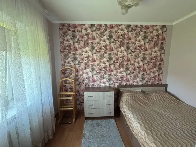 Продам жилой дом площадью 70 кв. М с 4-мя комнатами на участке 6 соток.

🌇Донецк, красный пахарь ближе к ленинскому проспекту, частный сектор. 📌

🏡Дом со всеми необходимыми коммуникациями для комфортного проживания.

✅В доме есть: газ; электроэнергия; центральное водоснабжение; канализация (выгребная яма + дренажный насос); газовое отопление (газовый котел); газовая колонка для горячей воды;
Кондиционер.

👍Особое преимущество в нынешних условиях — система запаса воды. Установлена накопительная емкость объемом 750 литров с насосом, благодаря чему в доме всегда есть запас воды, а газовая колонка обеспечивает горячее водоснабжение.

🎁Вся мебель остается новым владельцам, что позволяет заселиться сразу по. .. Чным вариантом как для постоянного проживания, так и для тех, кто ищет собственный дом с участком по разумной цене.

💰Цена 9 000 000 руб.

Звоните, отвечу на все вопросы и договоримся о просмотре. Торг уместен.
📲☎️+79114686006 Ватсапп и телеграмм ольга

Подписаться  |  📩дать объявление
📲Наш max - фотография - 9