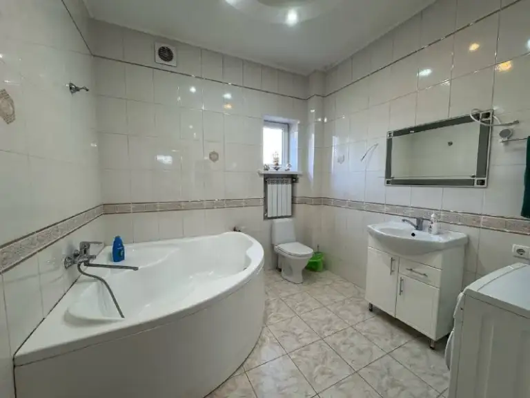 Продажа дома 📍киевский район ул. Ахромеева 5.
Стройте свое пространство с агентством недвижимости город.
Вы мечтаете - мы реализовываем💫
🏗Район: киевский
🏘Комнат - 5
🚪Общая площадь - 200 м2
Уют, комфорт, качество :
• Встроенная кухня
• Межкомнатные двери, натуральное дерево
• Сантехника в идеальном состоянии
🏡 200 М2 - 5 комнат
Участок 6 соток земля приватизирована (акт).
📌Качественные материалы использовались в процессе строительства и ремонта.
📌Коммуникации (вода, свет, отопление, газ)
📌3 Просторные спальни
📌Функционально продуманно на 100%.
•По периметру участка забор
•Двор выложен качественной плиткой (фэм).
•Асфальтированная улица удобный подъезд к дому
10 Минут и вы на площади ленина.
5 Минут и вы в самом большом торговом центре донецка - donetsk сity ❗️
Документы готовы 🇷🇺
Собственник на сделке.
💵Цена: 13 000 000 рублей
☎️Телефон: +7 (949) 505 93 39
☎️Телефон: +7 (949) 513 13 00 - фотография - 3