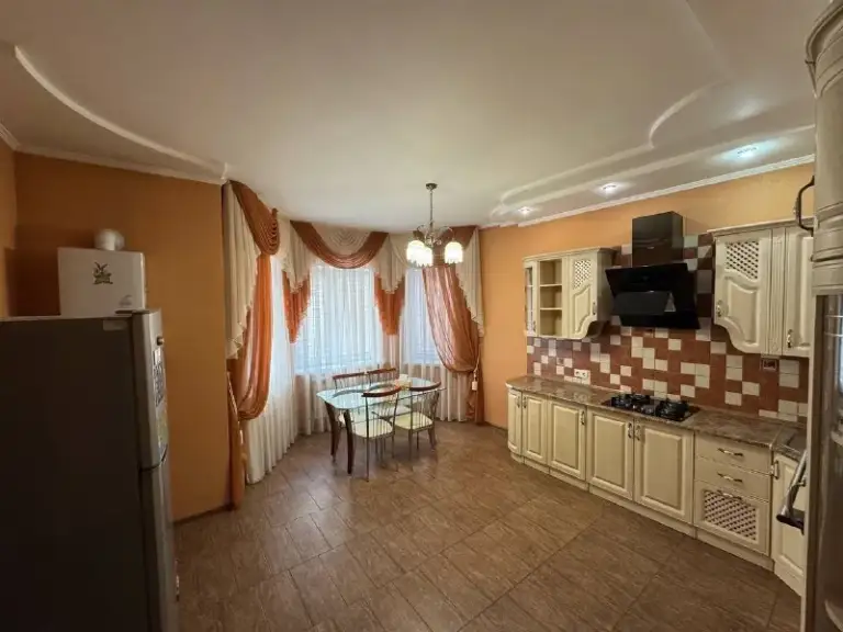 Продажа дома 📍киевский район ул. Ахромеева 5.
Стройте свое пространство с агентством недвижимости город.
Вы мечтаете - мы реализовываем💫
🏗Район: киевский
🏘Комнат - 5
🚪Общая площадь - 200 м2
Уют, комфорт, качество :
• Встроенная кухня
• Межкомнатные двери, натуральное дерево
• Сантехника в идеальном состоянии
🏡 200 М2 - 5 комнат
Участок 6 соток земля приватизирована (акт).
📌Качественные материалы использовались в процессе строительства и ремонта.
📌Коммуникации (вода, свет, отопление, газ)
📌3 Просторные спальни
📌Функционально продуманно на 100%.
•По периметру участка забор
•Двор выложен качественной плиткой (фэм).
•Асфальтированная улица удобный подъезд к дому
10 Минут и вы на площади ленина.
5 Минут и вы в самом большом торговом центре донецка - donetsk сity ❗️
Документы готовы 🇷🇺
Собственник на сделке.
💵Цена: 13 000 000 рублей
☎️Телефон: +7 (949) 505 93 39
☎️Телефон: +7 (949) 513 13 00 - фотография - 4