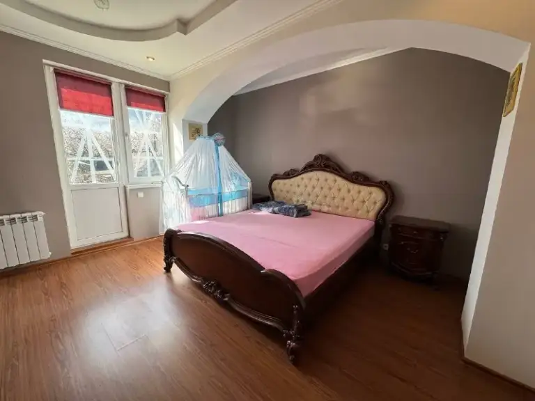 Продажа дома 📍киевский район ул. Ахромеева 5.
Стройте свое пространство с агентством недвижимости город.
Вы мечтаете - мы реализовываем💫
🏗Район: киевский
🏘Комнат - 5
🚪Общая площадь - 200 м2
Уют, комфорт, качество :
• Встроенная кухня
• Межкомнатные двери, натуральное дерево
• Сантехника в идеальном состоянии
🏡 200 М2 - 5 комнат
Участок 6 соток земля приватизирована (акт).
📌Качественные материалы использовались в процессе строительства и ремонта.
📌Коммуникации (вода, свет, отопление, газ)
📌3 Просторные спальни
📌Функционально продуманно на 100%.
•По периметру участка забор
•Двор выложен качественной плиткой (фэм).
•Асфальтированная улица удобный подъезд к дому
10 Минут и вы на площади ленина.
5 Минут и вы в самом большом торговом центре донецка - donetsk сity ❗️
Документы готовы 🇷🇺
Собственник на сделке.
💵Цена: 13 000 000 рублей
☎️Телефон: +7 (949) 505 93 39
☎️Телефон: +7 (949) 513 13 00 - фотография - 6
