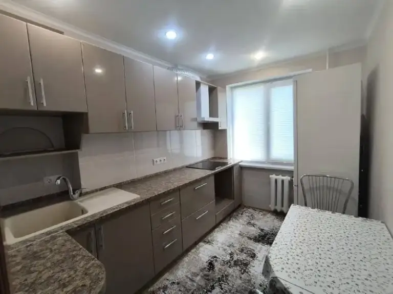 Продажа двухкомнатной квартиры

🌇Донецк в калининском районе, улица капитана ратникова, 12.📌

🏢Этаж - 3/9
✅Площадь квартиры - 49 м2

❗️В квартире:
- Кухня 7 м2.
-Новые коммуникации (трубы, проводка)
🎁Все что на фото остается.
👍После ремонта никто не жил.

✅Хорошая транспортная развязка. Сады, школы, магазины
Все что нужно для комфортной жизни в шаговой доступности - фотография - 5