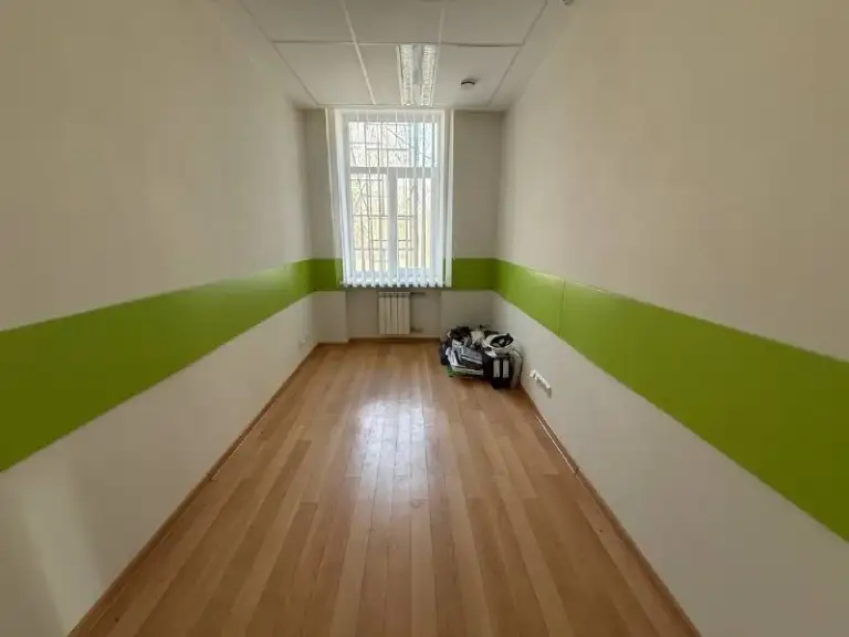 Продается отдельно стоящее здание 800 м² в калининском районе‼️
📍Г. Донецк, павших коммунаров,188
Калининский район!
✅Калининский район, на фасаде, с высоким пешеходным потоком.
✅Площадь: 800 м²
✅Тип здания: отдельно стоящее.
✅Этажность: два этажа.
✅Первый этаж: с ремонтом и частичной мебелью.
✅Второй этаж: ремонт выполнен на 90% (произведе. .. Отопление - электрический котел).
✅Своя парковка на 30-40 машин.
✅Большой сухой подвал 250 кв. М!!
✅Крыша перекрыта год назад, без протечек и трещин.
✅Документы: рф, собственник в городе, документы готовы к сделке.
💸 23 500 000 Руб.
📞+79496455686 - фотография - 4