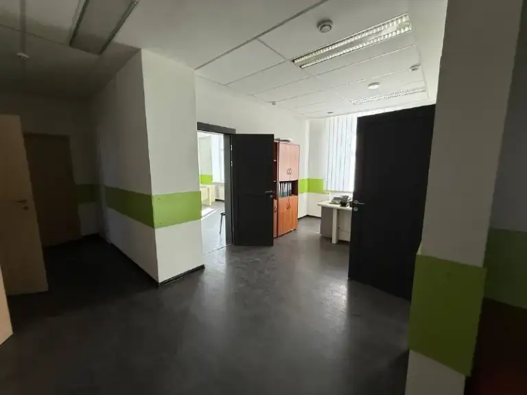Продается отдельно стоящее здание 800 м² в калининском районе‼️
📍Г. Донецк, павших коммунаров,188
Калининский район!
✅Калининский район, на фасаде, с высоким пешеходным потоком.
✅Площадь: 800 м²
✅Тип здания: отдельно стоящее.
✅Этажность: два этажа.
✅Первый этаж: с ремонтом и частичной мебелью.
✅Второй этаж: ремонт выполнен на 90% (произведе. .. Отопление - электрический котел).
✅Своя парковка на 30-40 машин.
✅Большой сухой подвал 250 кв. М!!
✅Крыша перекрыта год назад, без протечек и трещин.
✅Документы: рф, собственник в городе, документы готовы к сделке.
💸 23 500 000 Руб.
📞+79496455686 - фотография - 5