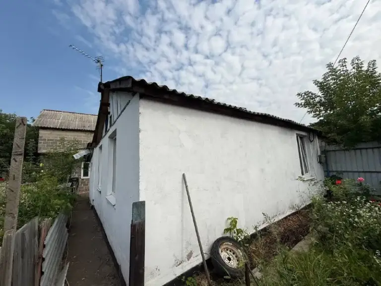Продажа двух домов на одном участке ! Куйбышевский район!

📍Первая площадка, улица нарвская

✅Общая площадь дома: 65
✅Площадь участка: 5 соток
✅Второй дом общей площадью: 120 квадратных метров
✅Рядом школа и спортивный комплекс, остановка общественного транспорта

📌Документы полностью готовы к сделке

💸 Цена: 3 000 000 рублей

☎️+79496455686
📞+79490774949

Принимаем звонки в любое время! - фотография - 2