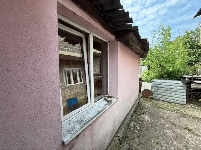 Продажа двух домов на одном участке ! Куйбышевский район!

📍Первая площадка, улица нарвская

✅Общая площадь дома: 65
✅Площадь участка: 5 соток
✅Второй дом общей площадью: 120 квадратных метров
✅Рядом школа и спортивный комплекс, остановка общественного транспорта

📌Документы полностью готовы к сделке

💸 Цена: 3 000 000 рублей

☎️+79496455686
📞+79490774949

Принимаем звонки в любое время! - фотография - 3