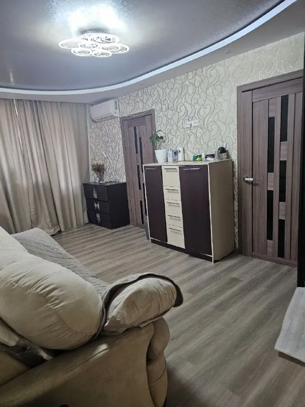 🏡Продаётся 3-х комнатная квартира
🌇Город: донецк днр
🏙️Район: кировский район
🗺Район ш-ты 19

🔹Этажность–3/5 жилого дома
🔹Общая площадь–49.8 м2

🔹Квартира продаётся частично с мебелью, окна в квартире пластиковые
🔹Вода круглосуточно, стоит накопитель
🔹В шаговой доступности: магазины, супермаркет, школа, детский садик, салон красоты, остановка общественного транспорта
🔹Документы готовы
🔥Собственник

💴Цена: 6🍋000.000 рублей
📍Торг уместен
☎️+7(949) 418-74-26

Недвижимость днр - фотография - 2