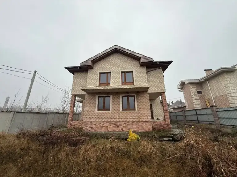 ☎️+7 (949) 037 06 36

☎️+7 (949) 505 93 39

Продажа дома в закрытом коттеджном комплексе «калинкино»🏙️
Калининский район донецка !!

- 270 Квадратных метров отдельно стоящего дома с двумя гаражами!(рядом пр. Мира)

Документы готовы !собственик в донецке🇷🇺
Ключи 🔑 в агентстве ❕
Показ в любое время по договоренности за час ❕
10 Соток земли приватизированы

Преимущества:
✔️Закрытый комплекс
✔️ Охрана 24/7,видеонаблюдение
✔️Гараж на две машины
✔️Дом свободной планировки
✔️Высокие потолки
✔️Шикарный участок
✔️Монгальная зона

Цена: 18.000.000 торг

☎️+7 (949) 037 06 36

☎️+7 (949) 505 93 39 - фотография - 2