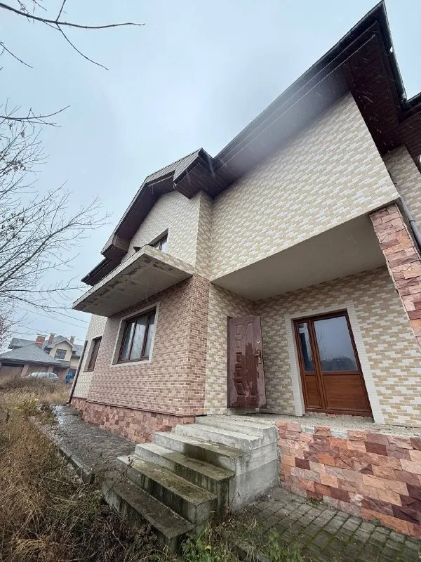☎️+7 (949) 037 06 36

☎️+7 (949) 505 93 39

Продажа дома в закрытом коттеджном комплексе «калинкино»🏙️
Калининский район донецка !!

- 270 Квадратных метров отдельно стоящего дома с двумя гаражами!(рядом пр. Мира)

Документы готовы !собственик в донецке🇷🇺
Ключи 🔑 в агентстве ❕
Показ в любое время по договоренности за час ❕
10 Соток земли приватизированы

Преимущества:
✔️Закрытый комплекс
✔️ Охрана 24/7,видеонаблюдение
✔️Гараж на две машины
✔️Дом свободной планировки
✔️Высокие потолки
✔️Шикарный участок
✔️Монгальная зона

Цена: 18.000.000 торг

☎️+7 (949) 037 06 36

☎️+7 (949) 505 93 39 - фотография - 3