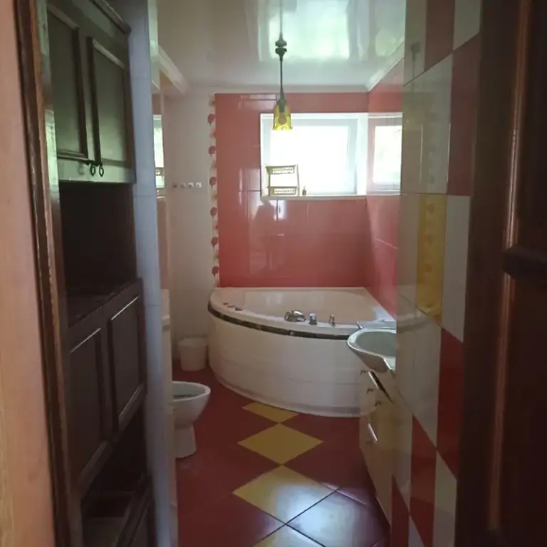 🏡Продаю добротный дом
150 М2
🏙️Город: донецк днр
🌇Район: куйбышевский р-н
🗺Мкр-н азотный

🔹В два этажа + ( подвал, погреб, птичник-технический этаж)
🔹Улица с большим количеством детей
🔹Документы рф
🔥Собственник

💴Цена: 8🍋000.000 млн. Рублей

☎️+7(901)3347179
☎️+7(949)0273937 Виктория

Недвижимость днр - фотография - 6