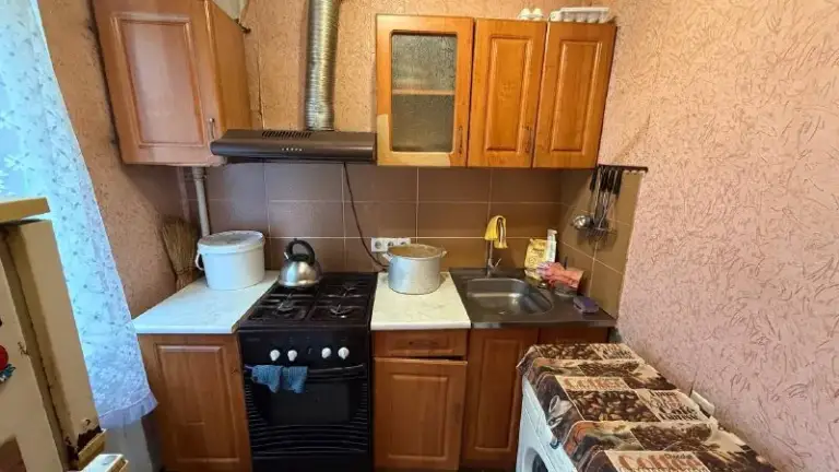 🏡Сдам 1-х комнатную квартиру
🏙️Город: донецк днр
🌇Район: кировский р-н
🗺Мкр-н текстильщик, ул. Островского

🔹Этажность–4/9 жилого дома

🔹Гостинка, малогабаритная.
🔹Вода по графику холодная!
🔹Мебель, техника, холодильник, стиральная машина, интернет.

💴Цена: 12.000 рублей+ коммунальные.
📍Залог.

☎️📞+79493220174 +79498342961 Или telegram / мах

Оплата услуг риелтора по факту заселения! Ехать в офис и вносить оплату до просмотра не надо❗

📨Подписаться - фотография - 3
