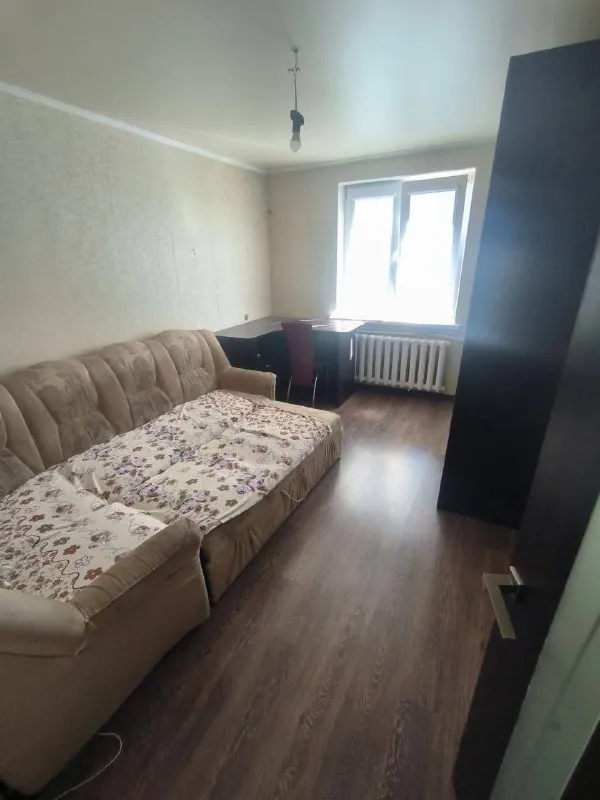 Продажа 2х-комнатной квартиры

🌇Донецк в ленинском районе,
Улица речная 42📌

🏢Этаж - 9/9
✅Общая площадь - 50 м2
🎁Продается с мебелью и бытовой техникой:
✅Окна пластиковые, лоджия утеплена, сантехника, стояки поменяны - состояние отличное
✅Санузел совмещен
✅Натяжные потолки - фотография - 2