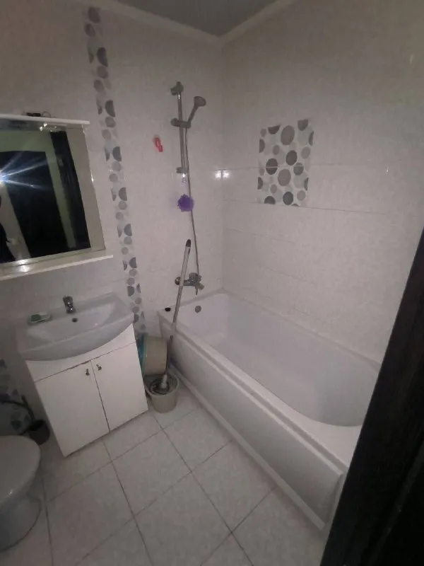 Продажа 2х-комнатной квартиры

🌇Донецк в ленинском районе,
Улица речная 42📌

🏢Этаж - 9/9
✅Общая площадь - 50 м2
🎁Продается с мебелью и бытовой техникой:
✅Окна пластиковые, лоджия утеплена, сантехника, стояки поменяны - состояние отличное
✅Санузел совмещен
✅Натяжные потолки - фотография - 6