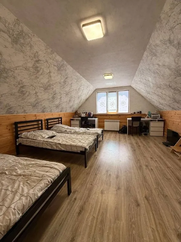 Продажа дома с участком в ленинском районе донецка!

📍Адрес: ул. Стратонавта украинского
(Рядом: оцкб и парк славянской культуры)

✅Участок 6 соток в собственности.
✅На территории два дома:
✔️ Новый дом — 150 м²
Абсолютно новый! Качественный ремонт, вся мебель и техника уже на месте. Заезжай и живи!
✔️Второй дом — 100 м²
✅В хорошем жилом состоянии, крепкий, можно использовать под гостей или сдавать.
✅Современная беседка
✅Видеонаблюдение по периметру

📌Отличный вариант для большой семьи или инвестиций

💸Цена: 12 000 000 ₽
(Торг уместен)

☎️+79496455686
📞+79490774949

📌Принимаем звонки в любое время!
📌Больше фото и видео объекта по запросу! - фотография - 4