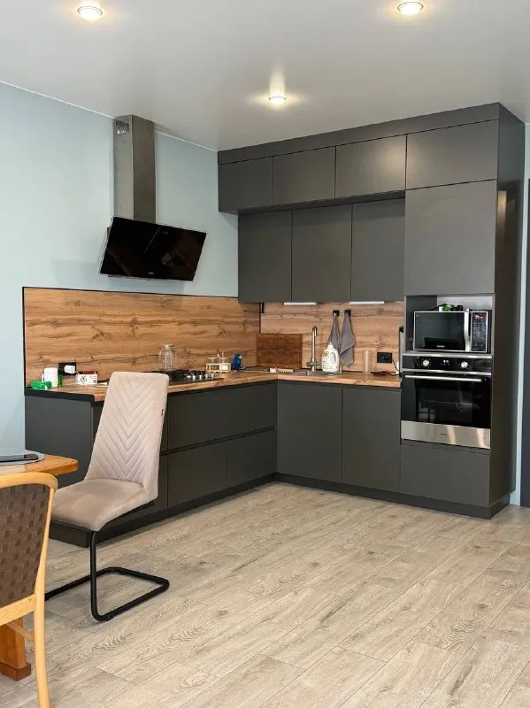 Продажа дома с участком в ленинском районе донецка!

📍Адрес: ул. Стратонавта украинского
(Рядом: оцкб и парк славянской культуры)

✅Участок 6 соток в собственности.
✅На территории два дома:
✔️ Новый дом — 150 м²
Абсолютно новый! Качественный ремонт, вся мебель и техника уже на месте. Заезжай и живи!
✔️Второй дом — 100 м²
✅В хорошем жилом состоянии, крепкий, можно использовать под гостей или сдавать.
✅Современная беседка
✅Видеонаблюдение по периметру

📌Отличный вариант для большой семьи или инвестиций

💸Цена: 12 000 000 ₽
(Торг уместен)

☎️+79496455686
📞+79490774949

📌Принимаем звонки в любое время!
📌Больше фото и видео объекта по запросу! - фотография - 6