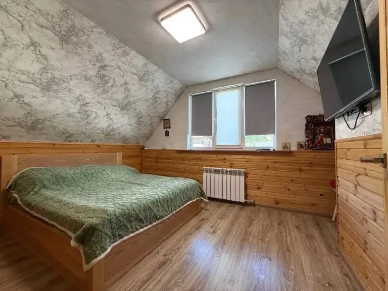 Продажа дома с участком в ленинском районе донецка!

📍Адрес: ул. Стратонавта украинского
(Рядом: оцкб и парк славянской культуры)

✅Участок 6 соток в собственности.
✅На территории два дома:
✔️ Новый дом — 150 м²
Абсолютно новый! Качественный ремонт, вся мебель и техника уже на месте. Заезжай и живи!
✔️Второй дом — 100 м²
✅В хорошем жилом состоянии, крепкий, можно использовать под гостей или сдавать.
✅Современная беседка
✅Видеонаблюдение по периметру

📌Отличный вариант для большой семьи или инвестиций

💸Цена: 12 000 000 ₽
(Торг уместен)

☎️+79496455686
📞+79490774949

📌Принимаем звонки в любое время!
📌Больше фото и видео объекта по запросу! - фотография - 8