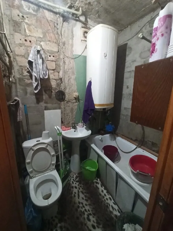 Срочная продажа, цена снижена!
Продам квартиру 3 комнатную 1/5
Город ждановка
Ориентир: трасса на енакиево
Особенности объекта:
-Площадь 64 кв. М. ;
-Сан. Узел совместный;
-Окна пластиковые;
-Качественная входная дверь;
-Состояние жилое, не угловая, очень теплая;
-Вся мебель остается, водонагревательный бойлер, холодильник, стиральная машинка;
-Наличный расчет;
-Документы готовы к продаже;
Удобное расположение: рядом есть все необходимое для жизни – школа, садик, магазины, супермаркеты, рынок.
Стоимость 1650 000 рублей;
Просмотр в любое удобное время
Валентин +7949 554 15 98 telegram
▪️ Недвижимость большого харцызска 👈 подписаться
▪️ Разместить объявление
▪️ Обсудить - фотография - 6