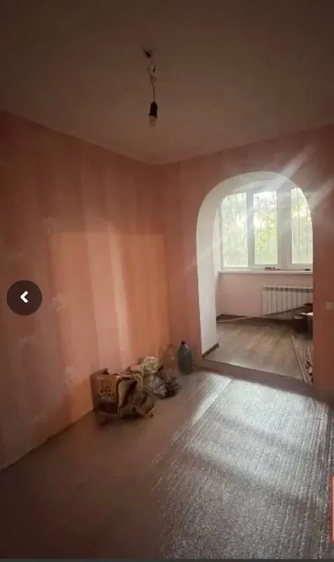 Продажа 3-ком. Квартиры, расположенной по ул. Петровского мкрн. Текстильщик (ориентир маг. «обжора»)

Этаж: 1/9
Общая площадь: 57 кв. М.

В квартире установлены металлопластиковые окна, балкон застеклен. На балконе имеется подвал, куда можно поместить накопительные ёмкости для воды. Спальня объединена с лоджией.
Вода по графику есть всегда.

Дом расположен на оживленной улице петровского, с высоким пешеходным трафиком и хорошо развитой инфраструктурой. В непосредственной близости находятся рынки, магазины и остановки общественного транспорта.

Документы готовы! Прописанных нет!
Цена 5500000
+79493709365 - фотография - 3