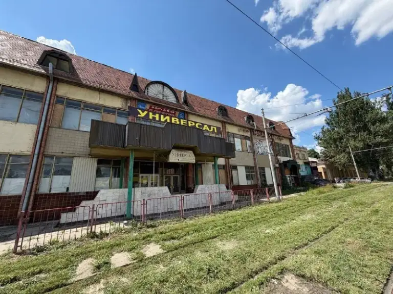 Аренда отдельно стоящего здания!
🌇Донецк, куйбышевский район - смолянка, ул. Куйбышева📌
✅Идеальное расположение в начале района, в непосредственной близости от проспекта панфилова
✅Отдельно стоящее двухэтажное складское здание торгово - складского типа. Оборудовано лифтом
✅Общая площадь : 3.600 кв
✅3 Этажа по 1000 кв и склад 600 кв
✅Закрытая охраняемая территория
💦Вода подается по графику
✅Фасадный вход ‼️
✅Объекты внесены в рос. Реестр.
✅Крыша не течет, 50 киловатт мощности.
❗️На данной базе возможно размещение различных видов бизнеса!
💰Стоимость 300 ₽ за кв. М.
📲☎️+79496455686 - фотография - 1