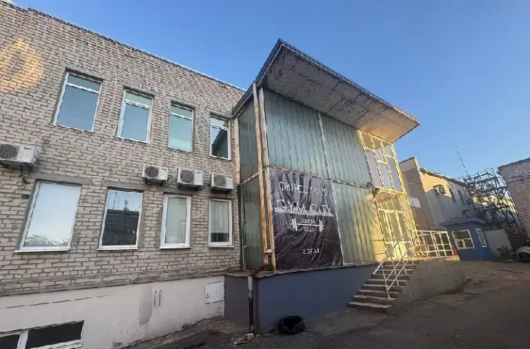 Аренда коммерческого помещения в калининском районе
Стройте свое пространство с агентством недвижимости город.
Вы мечтаете - мы реализовываем💫
🏣Город: донецк
🏗Район: калининский
🚪Общая площадь - 360 м2
Аренда коммерческого помещения в калининском районе, проспект ильича, ориентир - дс "дружба".
360 Квадратных метров отдельно стоящего здания в центре калининского района по проспекту ильича - дворец спорта «дружба».
Документы рф 🇷🇺
Ключи 🔑 в агентстве ❕
Показ в любое время по договоренности за час ❕
Преимущества:
✔️Парковка на 10 машин
✔️Хороший напор воды
✔️Высокие потолки
✔️Шикарный проходной поток и транспортный
📌Помещение полностью
Оснащено мебелью и техникой необходимой для комфортного рабочего процесса
📌Ежедневно данный объект видят тысячи граждан въезжающих в столицу республики
💵Цена: 380 000 рублей
☎️Телефон: +7 (949) 037 06 36
☎️Телефон: +7 (949) 630 77 76 - фотография - 2