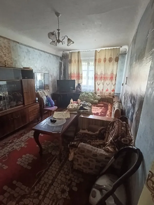 Срочно продам квартиру 2 комнатную 1/4
Город харцызск, ул. Сеченова
Ориентир: пару минут до центра города
Особенности объекта:
- Площадь 43,38 кв. М. ;
- Не угловая, очень теплая
- Сан. Узел совместный;
- Состояние полностью под ремонт;
- Отопление центральное, газовый счетчик, газовая колонка, водомер;
- Документы готовы к продаже, наличный расчет, мат. Капитал;
- Прописанных нет, долгов нет.
Удобное расположение: рядом есть все необходимое для жизни – школа, садик, магазины, супермаркеты, остановка, рынок. Уютный, чистый двор с парковочными местами для авто.
Стоимость 1 900 000 рублей (торг при просмотре) + услуги агентства.
Просмотр по договоренности!
Валентин феникс +7949 554 15 98 telegram, макс;
Миранда +79490983898

▪️ Недвижимость большого харцызска 👈 подписаться
▪️ Разместить объявление
▪️ Обсудить - фотография - 2