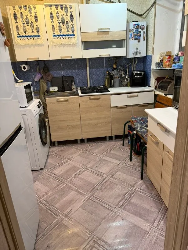 🏡Продаётся 1-х комнатная квартира
📍Г. Харцызск днр
Бульвар полупанова, 22

•Этажность–3/4 жилого дома

•Квартира не угловая,
Дом кирпичный
•Окна и трубы пластиковые квартира продаётся с мебелью и бытовой техникой
•Вода по графику

•Рядом школа, детский садик, больница, остановка общественного транспорта и магазины
Документы готовы
🔥Собственник

💴Цена: 2🍋000.000 рублей
☎️+7(949) 486-55-96

📨Подписаться - фотография - 3