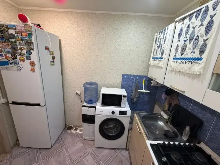🏡Продаётся 1-х комнатная квартира
📍Г. Харцызск днр
Бульвар полупанова, 22

•Этажность–3/4 жилого дома

•Квартира не угловая,
Дом кирпичный
•Окна и трубы пластиковые квартира продаётся с мебелью и бытовой техникой
•Вода по графику

•Рядом школа, детский садик, больница, остановка общественного транспорта и магазины
Документы готовы
🔥Собственник

💴Цена: 2🍋000.000 рублей
☎️+7(949) 486-55-96

📨Подписаться - фотография - 4