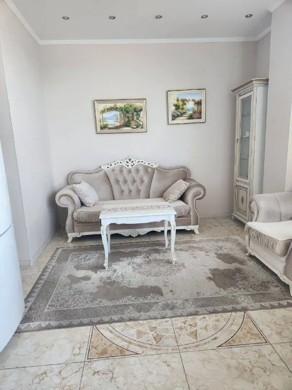 Аренда 3х комнатной квартиры в киевском районе

Стройте свое пространство с агентством недвижимости город.
Вы мечтаете - мы реализовываем💫

🏗Район: киевский
🏘Комнат - 3

Первая аренда квартиры в новостройке киевского района ( трц "донецк сити" рядом).

• Дом премиум-класса + консьерж и закрытая территория.
• Панорамные окна, тройной стеклопакет, супер-шумоизоляция.
• Дизайнерский ремонт в светлых тонах — всё продумано до мелочей.
• Теплый пол, климат-система, большие санузел, высокие потолки.
• Просторная кухня-студия, 2 спальни одна может служить как кабинет.
• Функциональные шкафы-купе.
• 2 Санузла (основной и гостевой).
• Парковочное место для 2 авто.
• Возможен безналичный расчёт.

• Установлена водонакопительная система - подача воды бесперебойная

Квартира с прекрасным видом на донецк.

Ждем вашего звонка для показа 🔑

Есть варианты долгосрочной аренды в любом районе и новострое донецка !

📍В офис приезжать не нужно, заключать договор по предоплате не нужно ❗️
Услуги агентства по факту вселения при подписании договора ❗️

💵Цена: 100 000 рублей торг

☎️Телефон: +7 (949) 630 77 76 - фотография - 3
