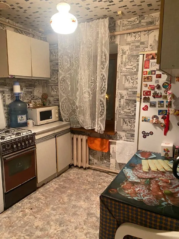 Рассмотрят студентов
🏡Сдам 2-х комн. Кв калининский район, ильича, дружба.
📍Г. Донецк днр

•Этаж 5/5. Вода иногда доходит, иногда нет. Мебель вся.
•Спальные места - диван раскладной, кровать односпальная.
•Холодильник, стиральная машина автомат, тв, микроволновка. Интернет
20.000 Коммунальные уже включены в стоимость.
☎📞 +79494707442 Или telegram

Оплата услуг риелтора по факту заселения! Ехать в офис и вносить оплату до просмотра не надо❗

Аренда донецк днр - фотография - 2