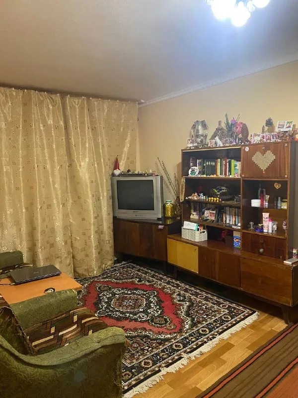 Рассмотрят студентов
🏡Сдам 2-х комн. Кв калининский район, ильича, дружба.
📍Г. Донецк днр

•Этаж 5/5. Вода иногда доходит, иногда нет. Мебель вся.
•Спальные места - диван раскладной, кровать односпальная.
•Холодильник, стиральная машина автомат, тв, микроволновка. Интернет
20.000 Коммунальные уже включены в стоимость.
☎📞 +79494707442 Или telegram

Оплата услуг риелтора по факту заселения! Ехать в офис и вносить оплату до просмотра не надо❗

Аренда донецк днр - фотография - 4