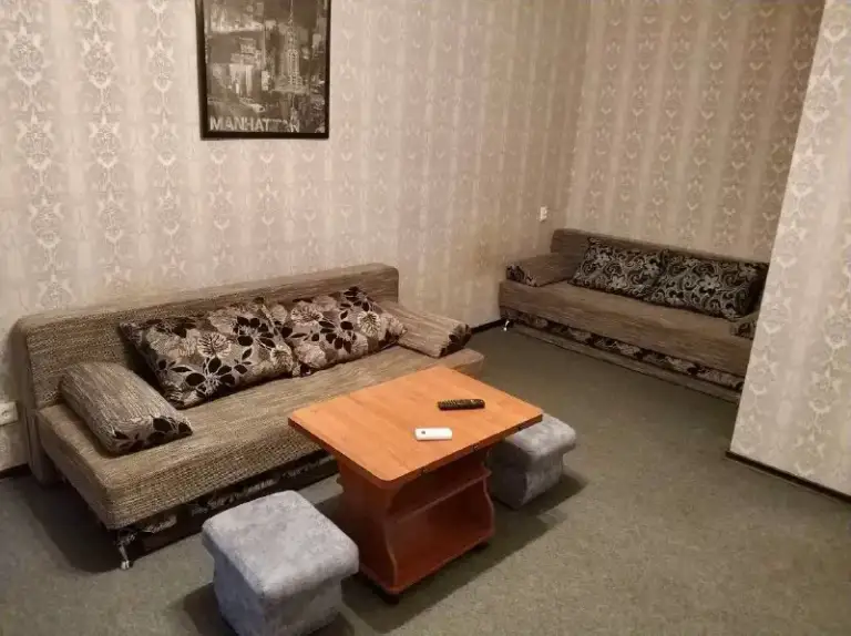 Аренда 1-комнатной квартиры ул. Щетинина

Стройте свое пространство с агентством недвижимости город.
Вы мечтаете - мы реализовываем💫

🏣Город: донецк
🏗Район: пролетарский
🏘Комнат - 1

Аренда однокомнатной квартиры пролетарском районе донецка, рядом магазины, супермаркеты, транспортная развязка в любую точку города. Тихий спальный район с насыщенной инфраструктурой.

• Вода
• Бойлер
• Полностью меблирована
• Вся необходимая бытовая техника
• Wi-fi, кондиционер

Показ возможен в любое время - ключи 🔑 в агентстве.

💵Цена: 25.000 рублей
☎️Телефон: +7 (949) 630 77 76 - фотография - 1