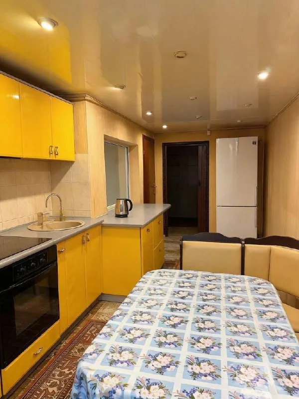 Продам элитный жилой дом
Общей площадью 130 кв. М

🌇Расположе в донецке, буденновский район. 📌

🏠 Внутренняя планировка включает гардеробную, три выхода во двор, зимний сад с террасой, веранду и кладовую.
✅ На территории расположен просторный гараж с выводом коммуникаций на улицу.
✅Фасад здания и двор облицованы природным камнем. Обеспечен свободный въезд на участок.
💧 Водоснабжение осуществляется по графику (два дня подачи, один день перерыв).

💰Стоимость: 7 800 000 рублей.

📲☎️+79495107010
📲☎️+79494601984

Подписаться  |  📩дать объявление
📲Наш max - фотография - 3