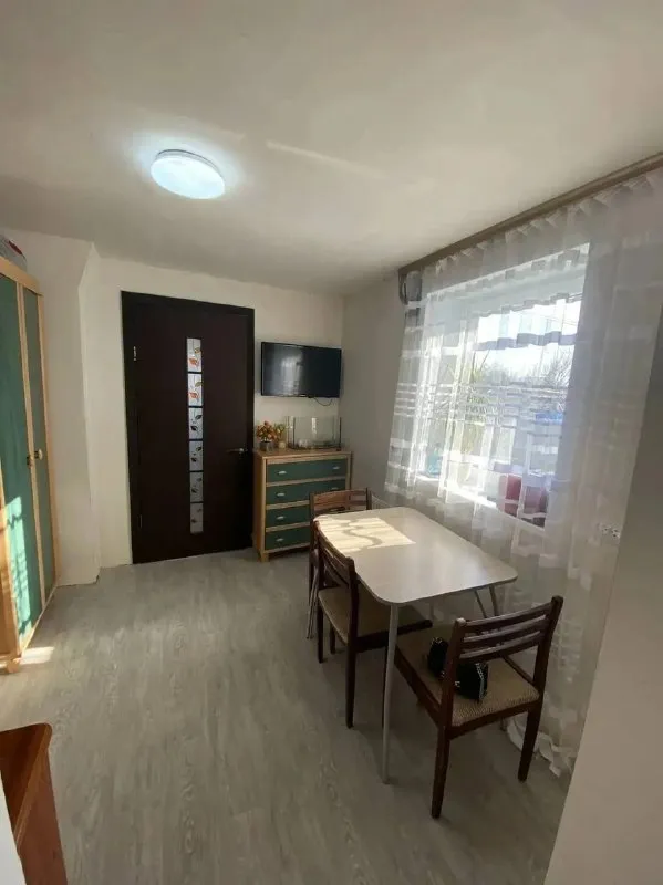 Продажа 3х комнатного дома

🌇Адрес: донецк, буденновский район, ул. 10 февраля📌

💰 Цена: 4 500 000 руб.

💦(Вода 24/7)
✅ Общая площадь дома: 52.4м²
🌎 Земельный участок: 5.65 соток
✅ Коммуникации: электричество (новая проводка), по улице газовая труба, центральное водоснабжение, канализация
✅ Установлены накопительные баки (бойлер для горячей воды)
✅ Состояние: comfort-class (ремонт 2026)
🚾 Санузел в доме и на улице
📑 Документы готовы

📲☎️+7(949)-358-87-33 Владислав ан "дон сити"

Подписаться  |  📩дать объявление
📲Наш max - фотография - 2