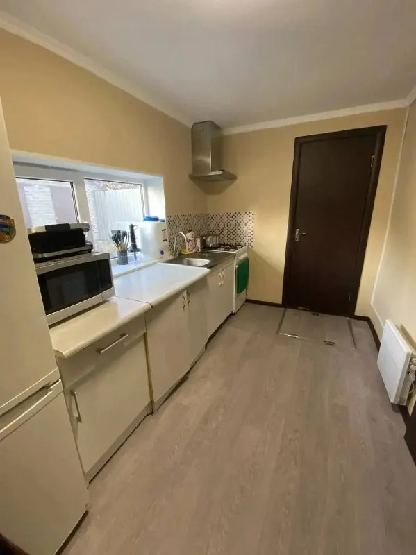 Продажа 3х комнатного дома

🌇Адрес: донецк, буденновский район, ул. 10 февраля📌

💰 Цена: 4 500 000 руб.

💦(Вода 24/7)
✅ Общая площадь дома: 52.4м²
🌎 Земельный участок: 5.65 соток
✅ Коммуникации: электричество (новая проводка), по улице газовая труба, центральное водоснабжение, канализация
✅ Установлены накопительные баки (бойлер для горячей воды)
✅ Состояние: comfort-class (ремонт 2026)
🚾 Санузел в доме и на улице
📑 Документы готовы

📲☎️+7(949)-358-87-33 Владислав ан "дон сити"

Подписаться  |  📩дать объявление
📲Наш max - фотография - 4