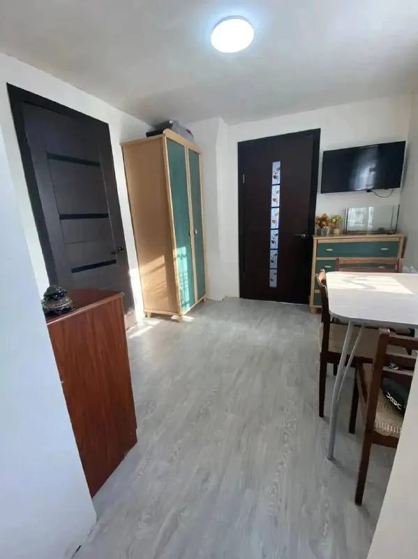 Продажа 3х комнатного дома

🌇Адрес: донецк, буденновский район, ул. 10 февраля📌

💰 Цена: 4 500 000 руб.

💦(Вода 24/7)
✅ Общая площадь дома: 52.4м²
🌎 Земельный участок: 5.65 соток
✅ Коммуникации: электричество (новая проводка), по улице газовая труба, центральное водоснабжение, канализация
✅ Установлены накопительные баки (бойлер для горячей воды)
✅ Состояние: comfort-class (ремонт 2026)
🚾 Санузел в доме и на улице
📑 Документы готовы

📲☎️+7(949)-358-87-33 Владислав ан "дон сити"

Подписаться  |  📩дать объявление
📲Наш max - фотография - 6