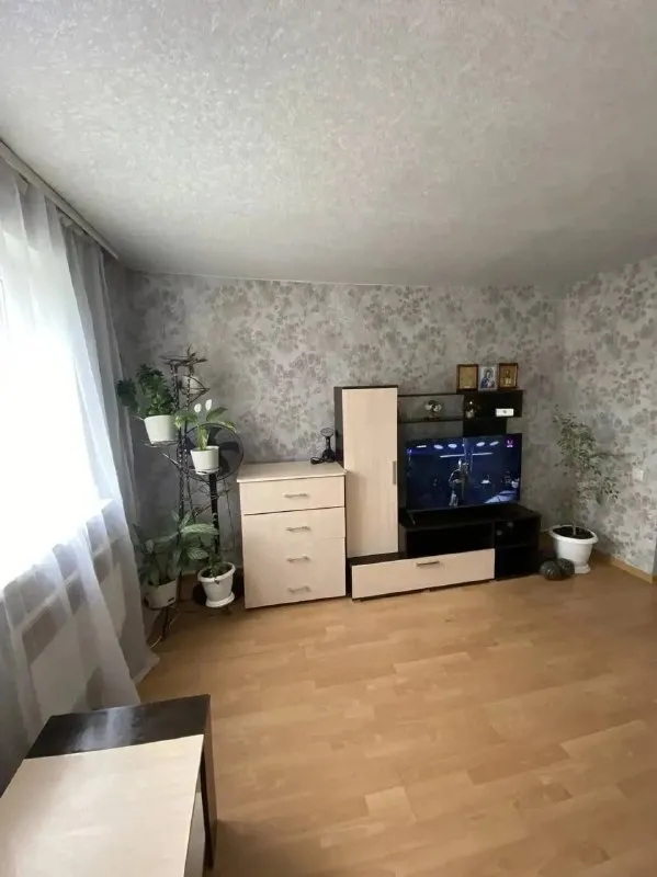 Продажа 3х комнатного дома

🌇Адрес: донецк, буденновский район, ул. 10 февраля📌

💰 Цена: 4 500 000 руб.

💦(Вода 24/7)
✅ Общая площадь дома: 52.4м²
🌎 Земельный участок: 5.65 соток
✅ Коммуникации: электричество (новая проводка), по улице газовая труба, центральное водоснабжение, канализация
✅ Установлены накопительные баки (бойлер для горячей воды)
✅ Состояние: comfort-class (ремонт 2026)
🚾 Санузел в доме и на улице
📑 Документы готовы

📲☎️+7(949)-358-87-33 Владислав ан "дон сити"

Подписаться  |  📩дать объявление
📲Наш max - фотография - 8