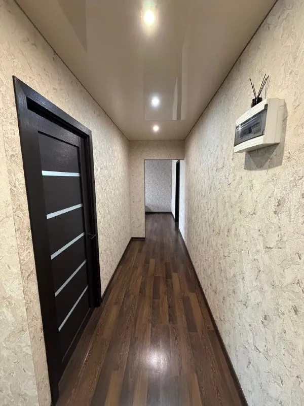 🏡Продам 3-х комнатную квартиру
📍Г. Донецк днр
Ленинский р-н
Улица аравийская дом 7
Ориентир конти

•Этажность –9/9 жилого дома
•Общая площадь–66 м2

•Капитальный ремонт делался в 2020 году, крыша не течет
•Санузел совмещенный

•Вся мебель и техника остается в квартире
•Удобное расположение квартиры, хорошая транспортная развязка
🔥Собственник

💴Цена: 6🍋500.000 рублей
☎️+7(949) 428-85-67
☎️+7(992) 047-50-85

📨Подписаться - фотография - 2
