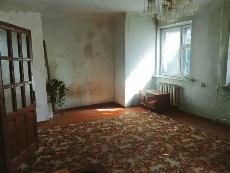 🏡Продаётся 3-х комнатная квартира
📍Г. Донецк днр
Куйбышевский р-н
Микрорайон азотный, улица саянская

•Комнаты раздельные,
Высокие потолки, окна деревянные
•Рядом продуктовый магазин, рынок, остановка общественного транспорта, больница, лицей и школа.
•Документы готовы
🔥Собственник

💴Цена: 4🍋000.000 рублей
☎️+7(949) 519-67-83 Иван

📨Подписаться - фотография - 1