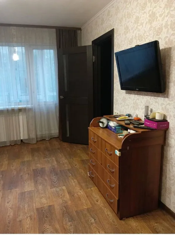 Продаю 3х комнатную квартиру

🌇Донецк, калининский район, бульвар шахтостроителей — идеальное жилье в развитом районе. 📌

✅4/5 Этаж.
Квартира в отличном состоянии, сделан ремонт, установлена надёжная входная дверь, окна и французский балкон — из пластика.
✅Коммуникации выполнены из современных материалов.
👍Большой зелёный тихий двор создаёт комфортные условия для жизни.
📍Развитая инфраструктура района делает эту квартиру привлекательным вариантом для семей с детьми.

💰Стоимость 5 750 000 рублей. - фотография - 5