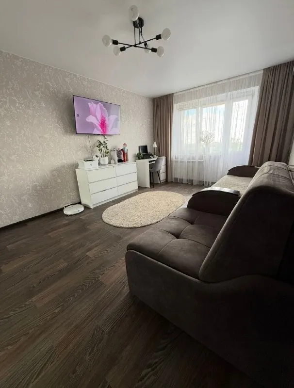 🏡Продаётся 1-х комнатная квартира в червоногвардейском р-не
📍Г. Макеевка днр

•Этажность–8/9 жилого дома

•Квартира не угловая
•В квартире выполнен ремонт
•Окна пластиковые, балкон не застеклённый

•Квартира продаётся частично с мебелью и бытовой техникой
•Вода по графику

•Рядом школа, детский садик, рынок, мфц, парк, больница, автостанция
•Документы готовы
🔥Собственник

💴Цена: 3🍋300.000 рублей
☎️+7(949) 327-60-94

📨Подписаться - фотография - 2