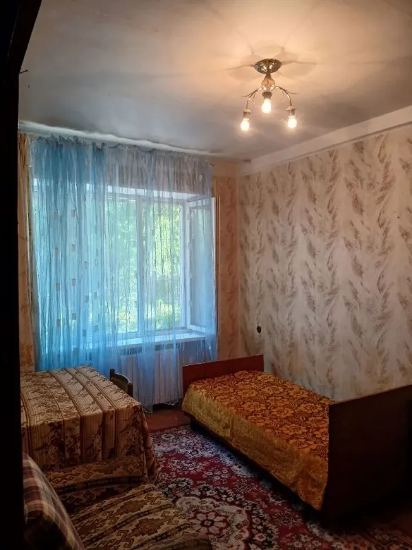 Срочно продам 2 комн. Квартиру

🌇В  киевском районе г. Донецка, днр, ориентир точмаш, 18 больница, проспект киевский. 📌

🔹 1 Этаж 3 этажного кирпичного дома, высокий цоколь. Квартира тёплая, светлая, большие окна м/п, частично поменяны батареи отопления.
🔹Состояние квартиры - жилая, требует ремонта.
💦Вода по графику
🔹Отличная транспортная развязка, рядом школа, рынок, продуктовые магазины.

💰Цена 2,5 млн. Рублей

📲☎+79494154923 Людмила ан

Подписаться  |  📩дать объявление
📲Наш max - фотография - 1