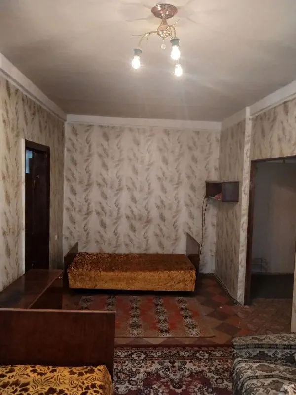Срочно продам 2 комн. Квартиру

🌇В  киевском районе г. Донецка, днр, ориентир точмаш, 18 больница, проспект киевский. 📌

🔹 1 Этаж 3 этажного кирпичного дома, высокий цоколь. Квартира тёплая, светлая, большие окна м/п, частично поменяны батареи отопления.
🔹Состояние квартиры - жилая, требует ремонта.
💦Вода по графику
🔹Отличная транспортная развязка, рядом школа, рынок, продуктовые магазины.

💰Цена 2,5 млн. Рублей

📲☎+79494154923 Людмила ан

Подписаться  |  📩дать объявление
📲Наш max - фотография - 2