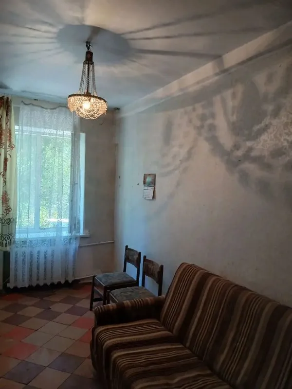 Срочно продам 2 комн. Квартиру

🌇В  киевском районе г. Донецка, днр, ориентир точмаш, 18 больница, проспект киевский. 📌

🔹 1 Этаж 3 этажного кирпичного дома, высокий цоколь. Квартира тёплая, светлая, большие окна м/п, частично поменяны батареи отопления.
🔹Состояние квартиры - жилая, требует ремонта.
💦Вода по графику
🔹Отличная транспортная развязка, рядом школа, рынок, продуктовые магазины.

💰Цена 2,5 млн. Рублей

📲☎+79494154923 Людмила ан

Подписаться  |  📩дать объявление
📲Наш max - фотография - 3