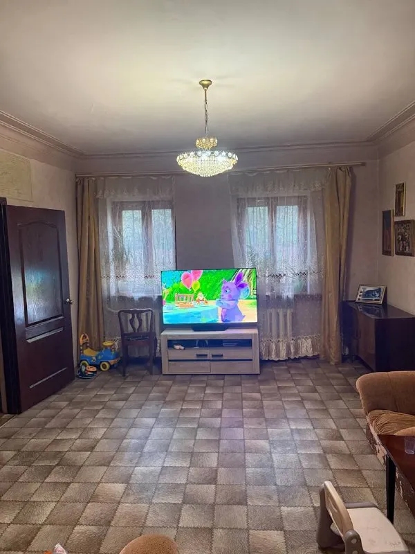 Продажа капитального дома

🌇Донецк в калининском районе, по улице ульриха, 5 минут на авто и вы на центральной ул. Артема📌

🚪Общая площадь дома - 77 м2
❤️Площадь земли:  5 соток ( не приватизирована)
💦Вода круглосуточно
✅Центральные коммуникации
✅Навес для авто, гараж
🍖Зона барбекю, беседка, сад, огород - фотография - 5