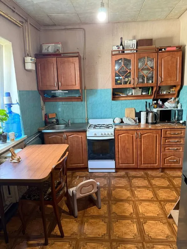 Продажа капитального дома

🌇Донецк в калининском районе, по улице ульриха, 5 минут на авто и вы на центральной ул. Артема📌

🚪Общая площадь дома - 77 м2
❤️Площадь земли:  5 соток ( не приватизирована)
💦Вода круглосуточно
✅Центральные коммуникации
✅Навес для авто, гараж
🍖Зона барбекю, беседка, сад, огород - фотография - 6