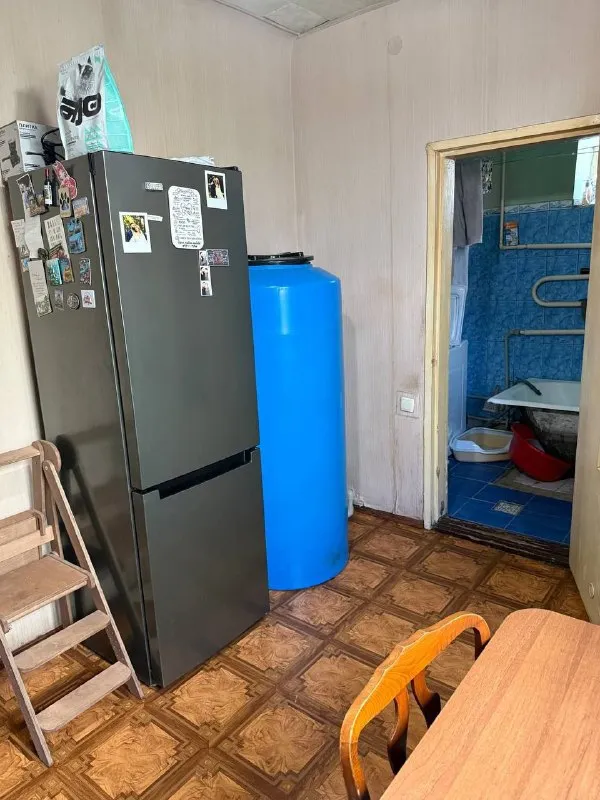 Продажа капитального дома

🌇Донецк в калининском районе, по улице ульриха, 5 минут на авто и вы на центральной ул. Артема📌

🚪Общая площадь дома - 77 м2
❤️Площадь земли:  5 соток ( не приватизирована)
💦Вода круглосуточно
✅Центральные коммуникации
✅Навес для авто, гараж
🍖Зона барбекю, беседка, сад, огород - фотография - 7