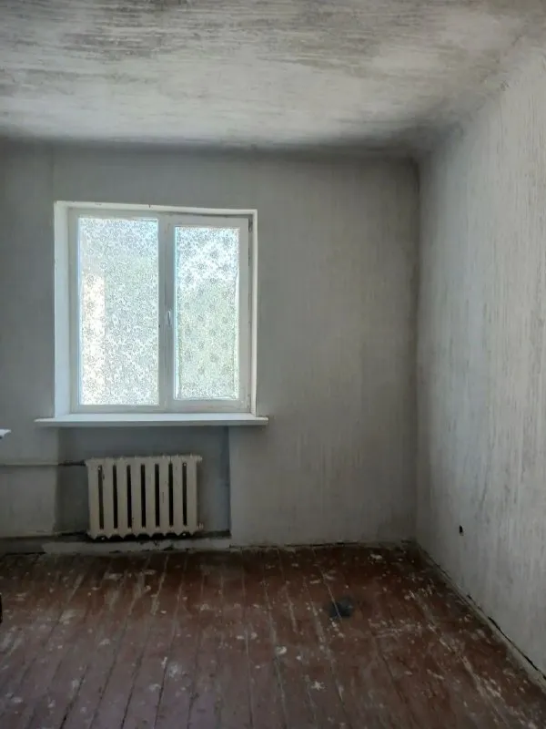 Продажа 3х комнатная квартира

🌇Донецк, куйбышевский район, смолянка, универмаг донбасс, ул. Олимпиева📌

🔹 2 Этаж 2 этажного дома - крыша новая, перекрыта.
🔹 67 М2 общая площадь
🔹 36 М2 жилая площадь
🔹 6 М2 кухня
🔹Квартира неугловая, двухсторонняя, тёплая и светлая. Окна м/п. С/у раздельный. Комнаты раздельные.
❗Квартира в жилом состоянии, с незаконченным ремонтом.
Все коммуникации рабочие
🔹Частично поменяна электропроводка. - фотография - 3