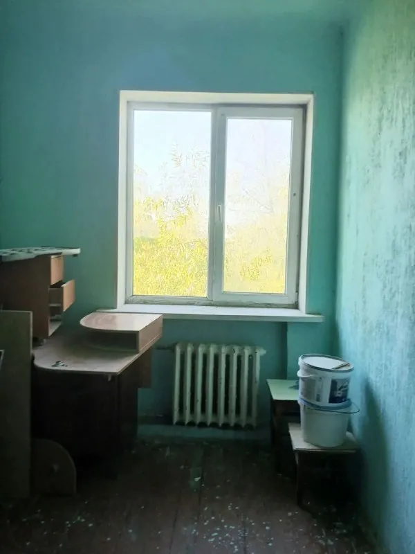 Продажа 3х комнатная квартира

🌇Донецк, куйбышевский район, смолянка, универмаг донбасс, ул. Олимпиева📌

🔹 2 Этаж 2 этажного дома - крыша новая, перекрыта.
🔹 67 М2 общая площадь
🔹 36 М2 жилая площадь
🔹 6 М2 кухня
🔹Квартира неугловая, двухсторонняя, тёплая и светлая. Окна м/п. С/у раздельный. Комнаты раздельные.
❗Квартира в жилом состоянии, с незаконченным ремонтом.
Все коммуникации рабочие
🔹Частично поменяна электропроводка. - фотография - 4